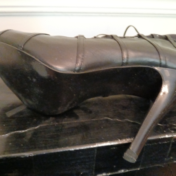 Elegant Black Stiletto Heels - Picture 1 of 5